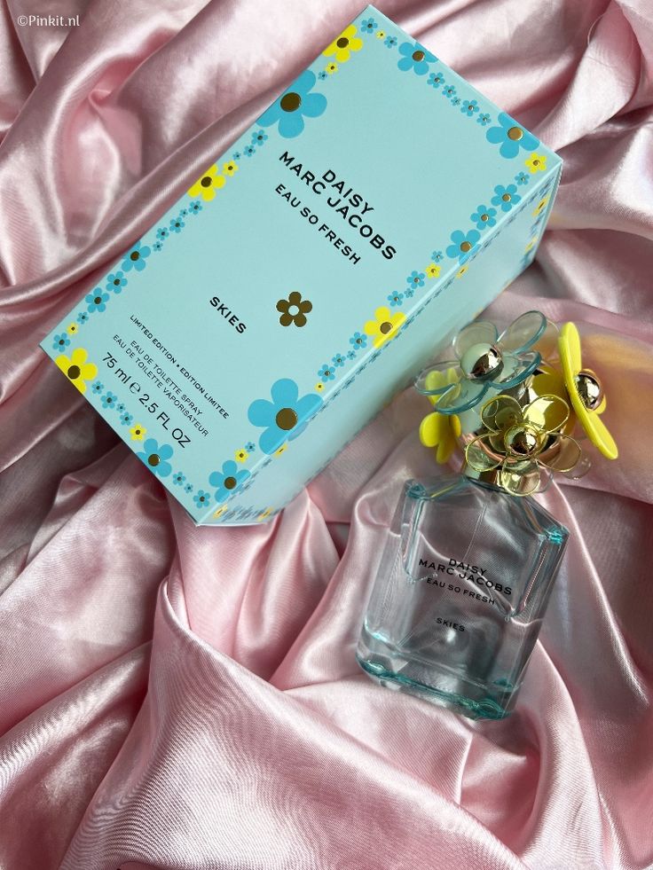Marc Jacobs Daisy Eau So Fresh skies EDT Spray